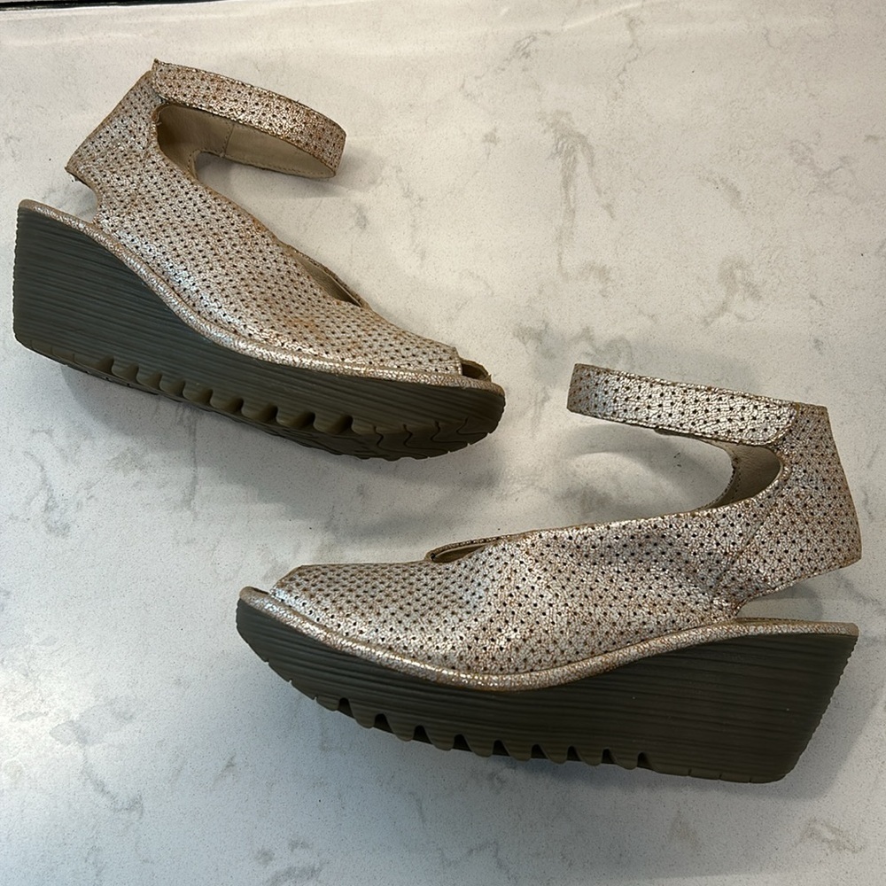 Fly London Yala Leather Perforated Wedges Gold Shimmer Size 9.5 - Picture 16 of 16